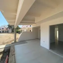 Sala con ventanales